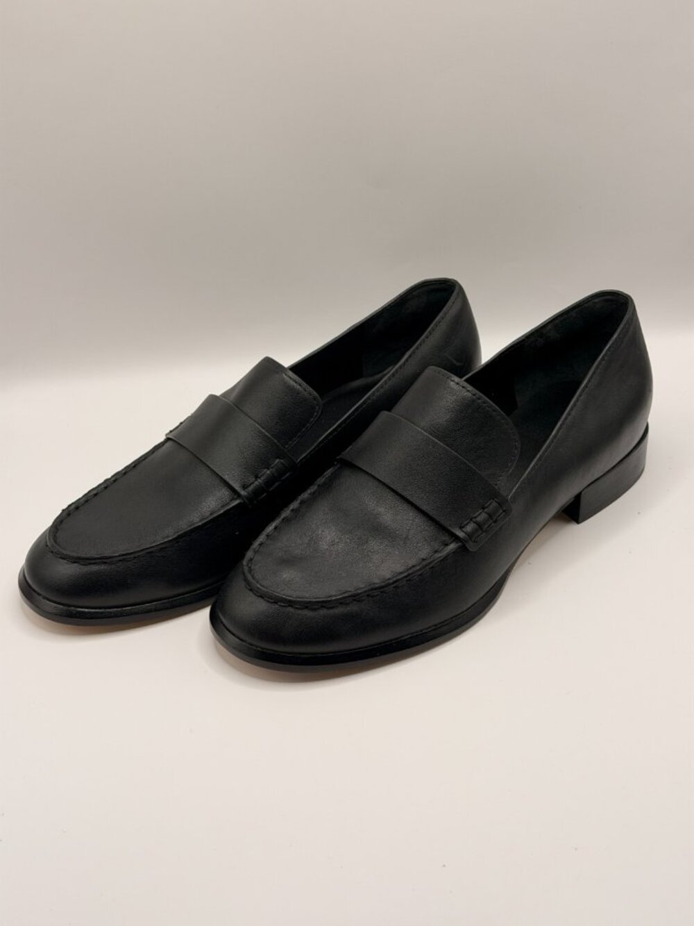 Vince Women Nelli Black Leather Slip On Loafer Sz 8.5